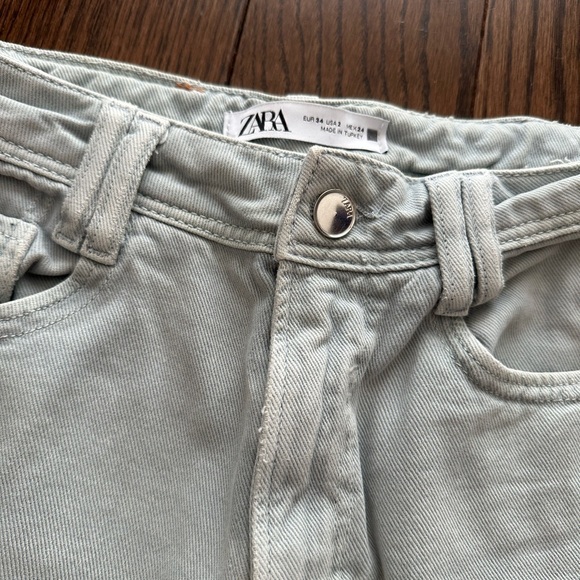 Zara Jeans In a light green colour - Picture 2 of 2